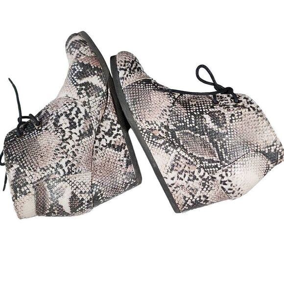 Pierre Dumas Women's Taupe Snakeskin Lace-up Two-eye Wedge Ankle Boots Size 7 - Picture 8 of 12